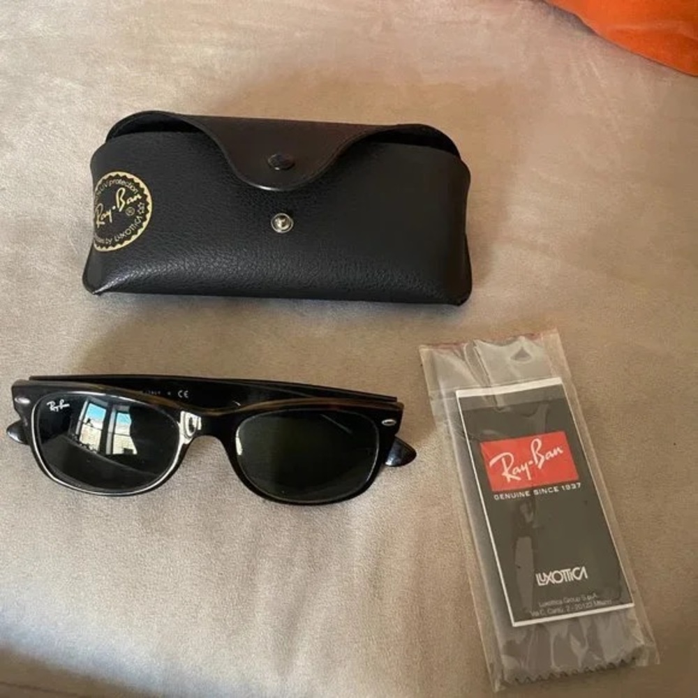 NWT Ray-Ban Wayfarer Classic Sunglasses